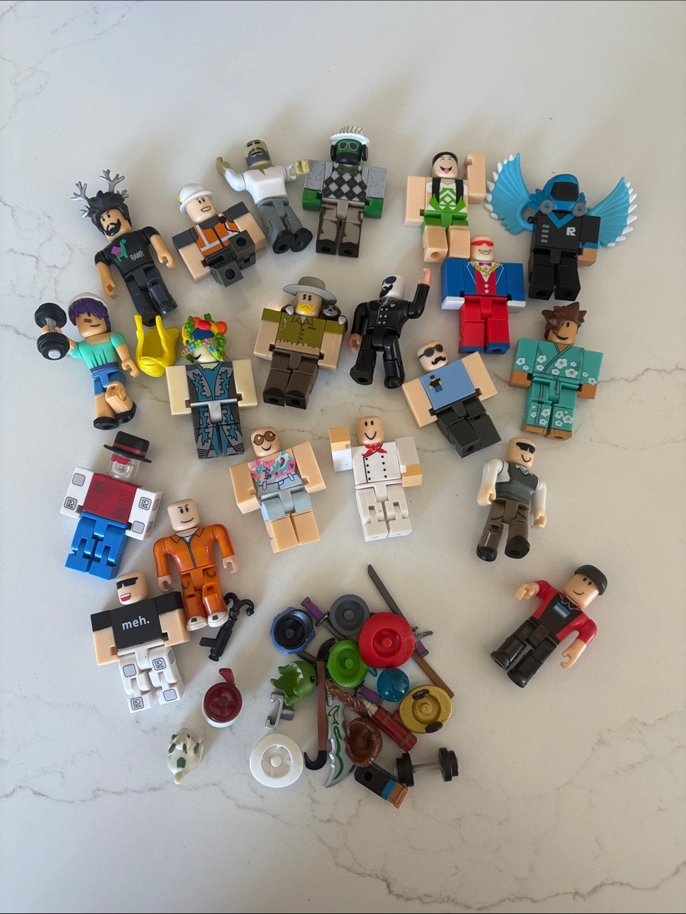 Roblox 20 Figurines & Accessories Lot